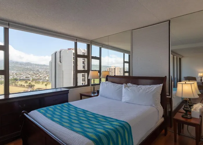 Waikiki Banyan Condo With Mountain Views Near Waikiki Beach, Free Parking