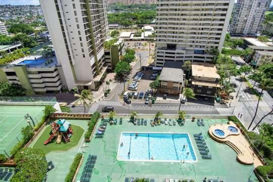 Waikiki Banyan With Mountain Views Near Waikiki Beach, Free Parking Apartment