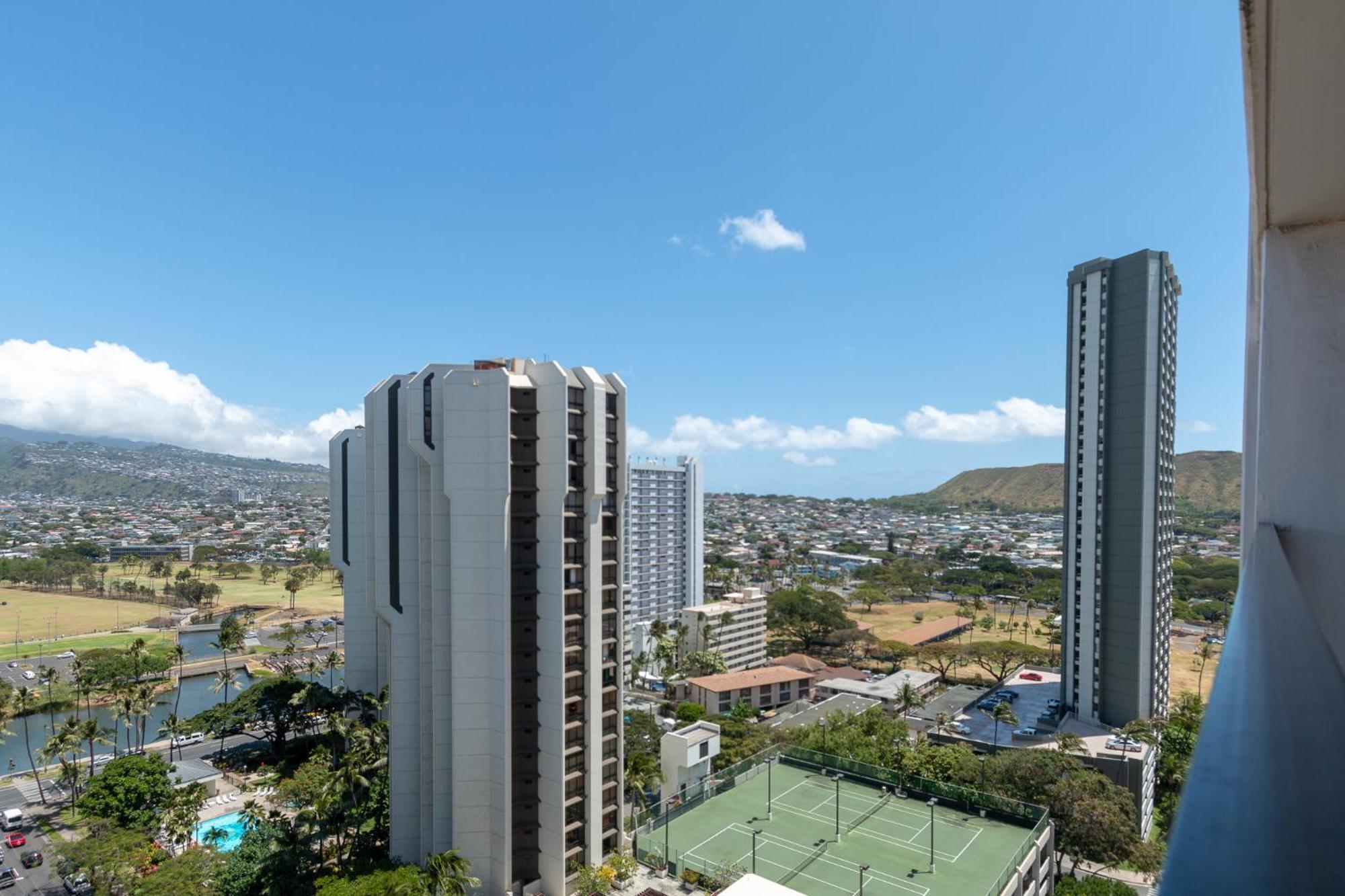 Apartment Waikiki Banyan With Mountain Views Near Waikiki Beach, Free Parking