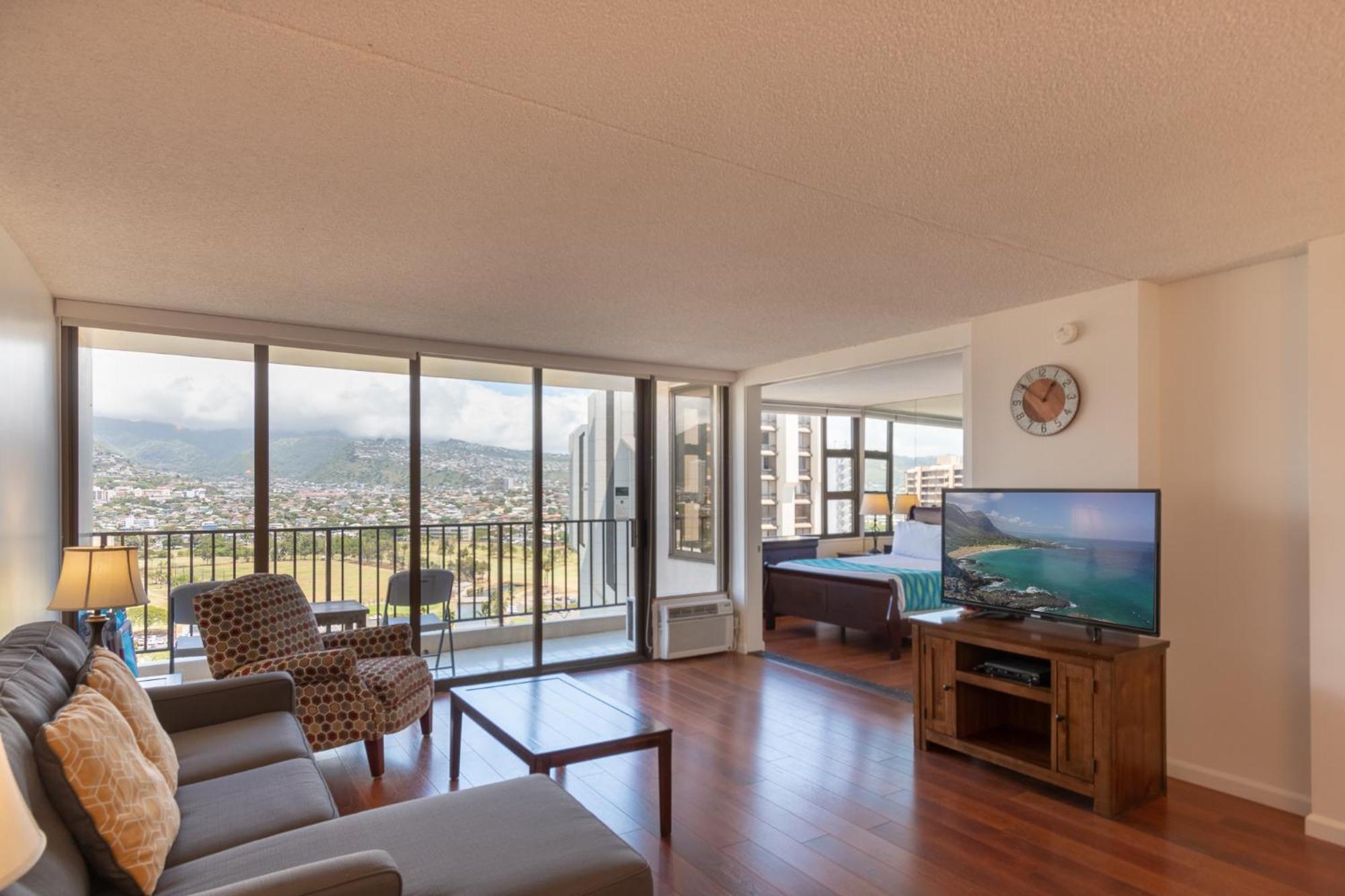 Waikiki Banyan With Mountain Views Near Waikiki Beach, Free Parking Apartment