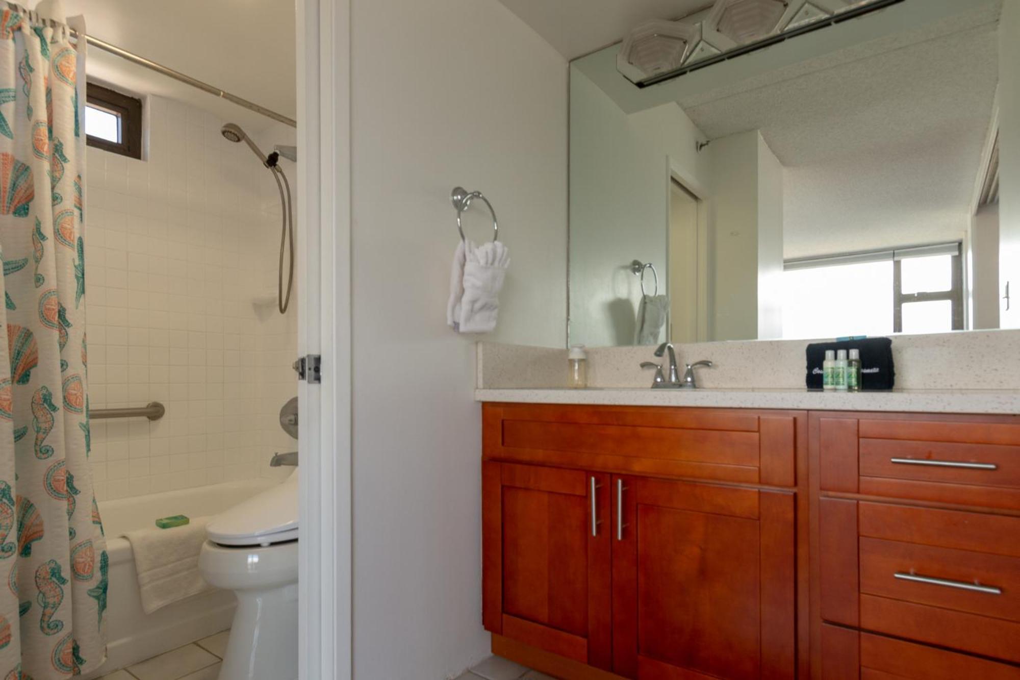 Waikiki Banyan With Mountain Views Near Waikiki Beach, Free Parking Apartment Honolulu