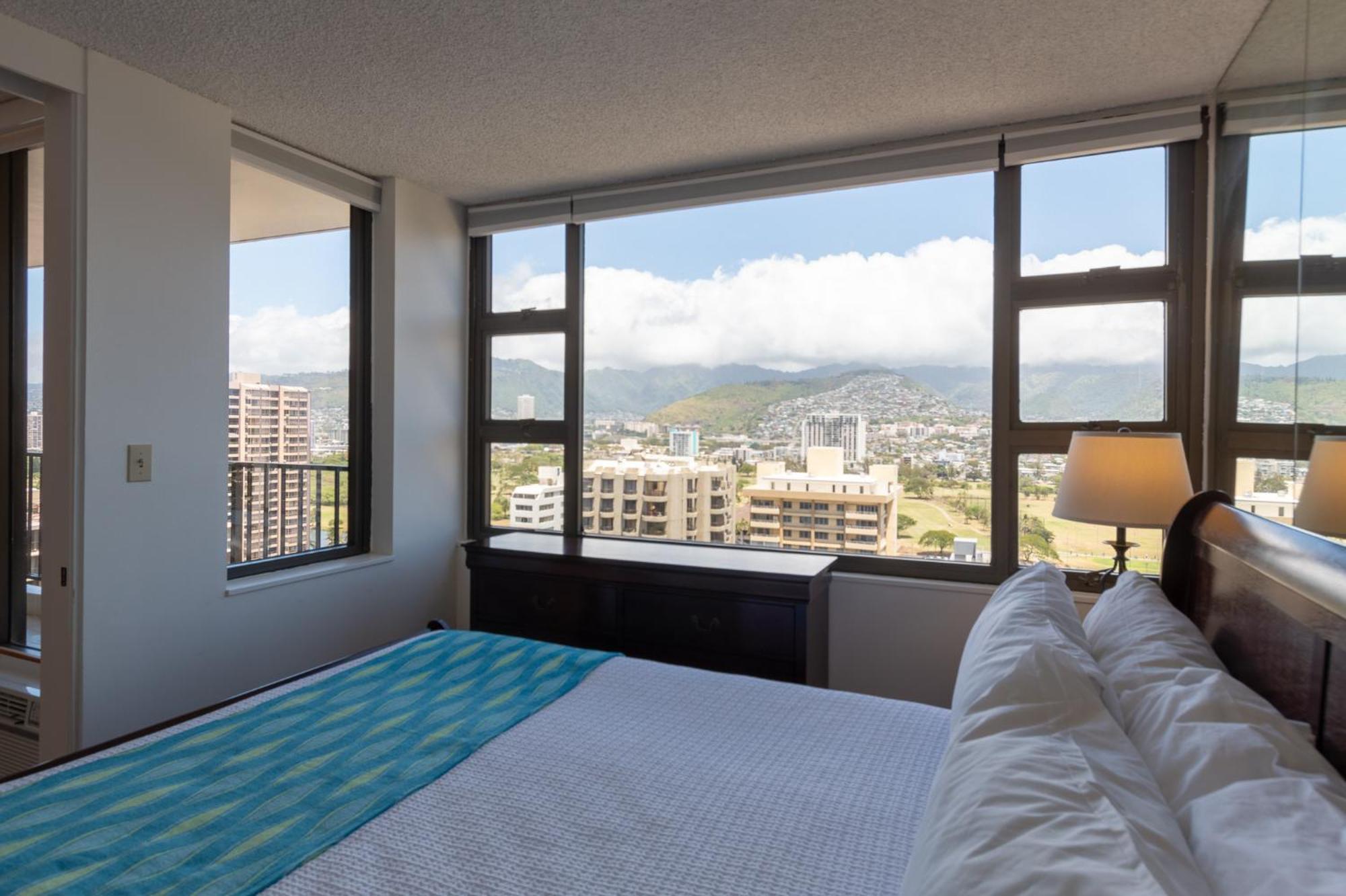 Apartment Waikiki Banyan With Mountain Views Near Waikiki Beach, Free Parking