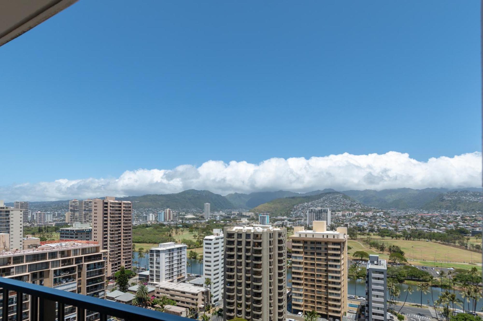 Waikiki Banyan With Mountain Views Near Waikiki Beach, Free Parking Apartment Honolulu